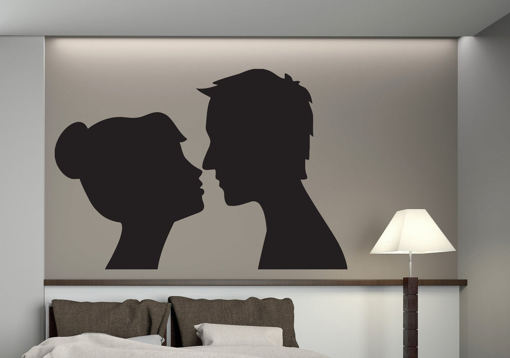 Vinyl Decal Love and Romance Wall Sticker Silhouette Loving Couple Kiss Romance Unique Gift (n409)