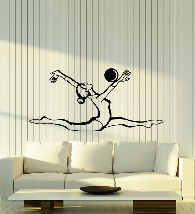 Виниловые наклейки на стену «Девушка-гимнастка с мячом» для спортивной школы (2754ig)